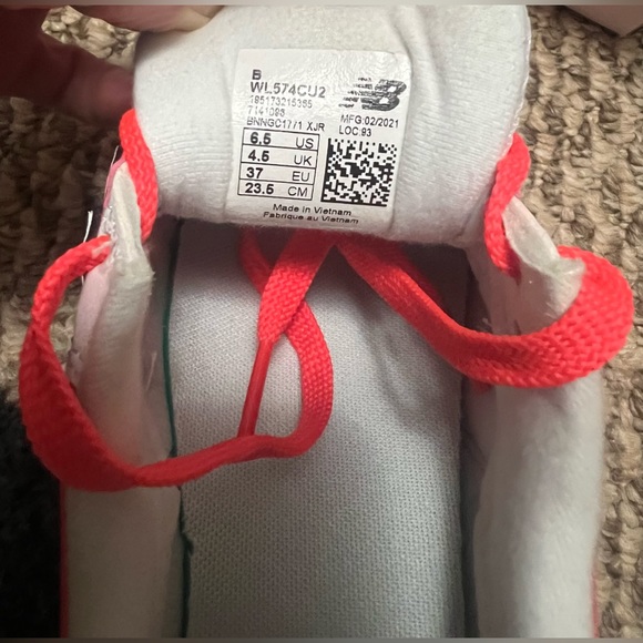 New Balance 574
Vivid Coral Camo (Women's) - Picture 5 of 6